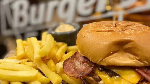 Menú Smash Burger en Gijón, experiencia premium en J.R. Burguer