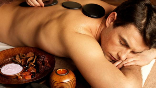 Masaje descontracturante o relajante con piedras calientes
